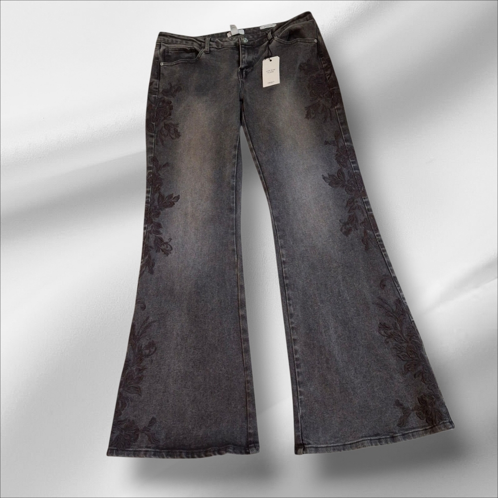 Forever 21 Denim Flare Low Rise Slim Fit Floral Embroidery Jeans Women Size 30 - Picture 1 of 16
